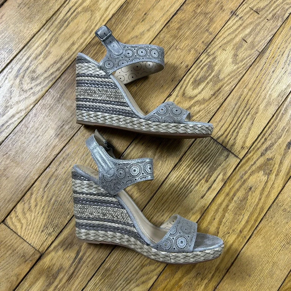 Johnston &‎ Murphy Silver Laser Cut Wedge Sandals Women 9 Espadrille